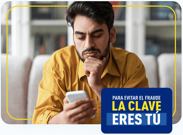 Hombre revisa en su celular tips de seguridad